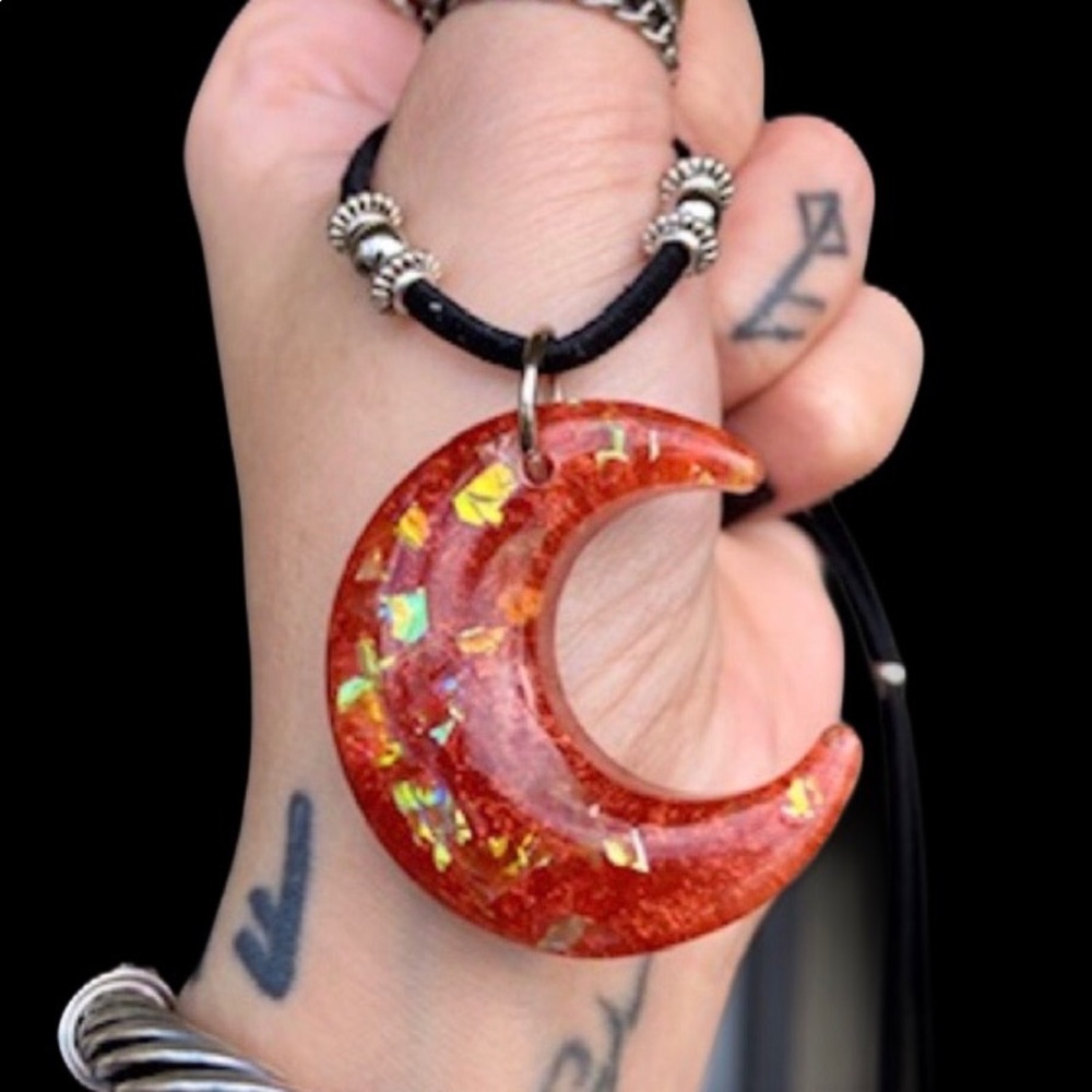 Orange & iridescent glitter resin crescent moon - Picture 5 of 14